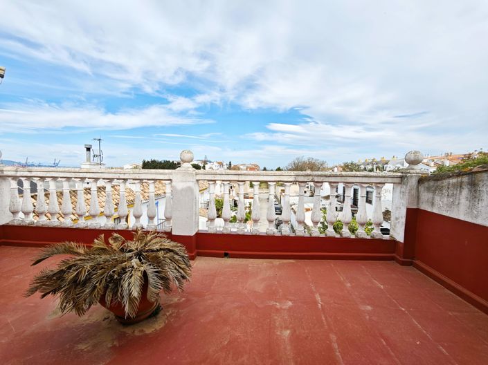 Image No.31-4 Bed Property for sale