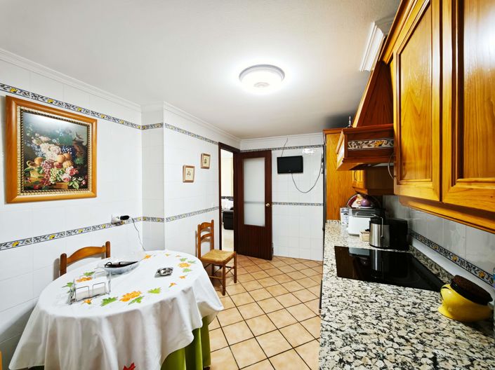 Image No.12-3 Bed Flat for sale