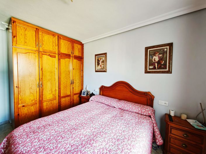 Image No.16-3 Bed Flat for sale