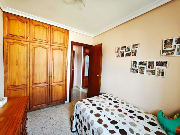 Image No.20-3 Bed Flat for sale