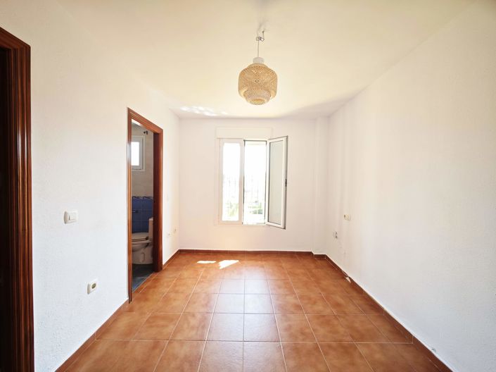 Image No.13-3 Bed Property for sale