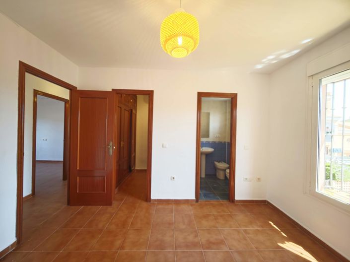 Image No.17-3 Bed Property for sale