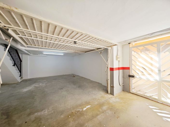 Image No.23-3 Bed Property for sale