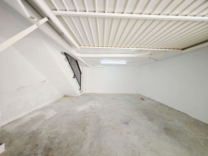 Image No.24-3 Bed Property for sale