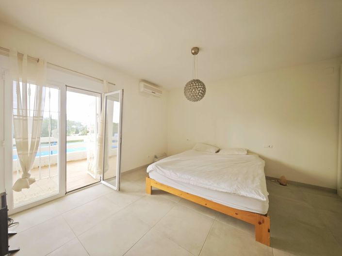 Image No.15-3 Bed Property for sale