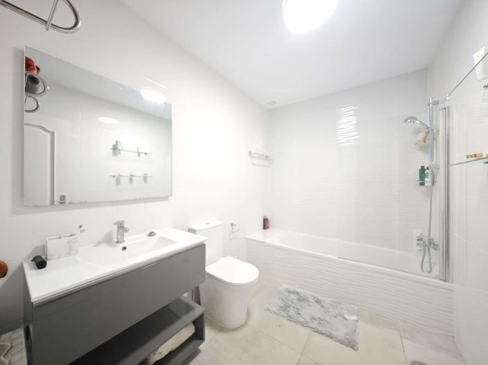 Image No.17-3 Bed Property for sale