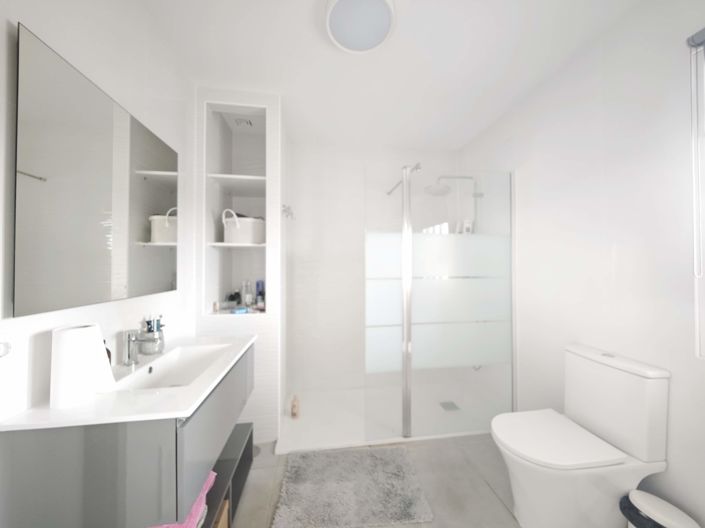 Image No.20-3 Bed Property for sale