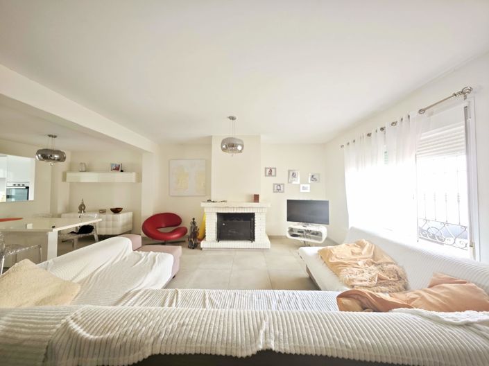 Image No.4-3 Bed Property for sale