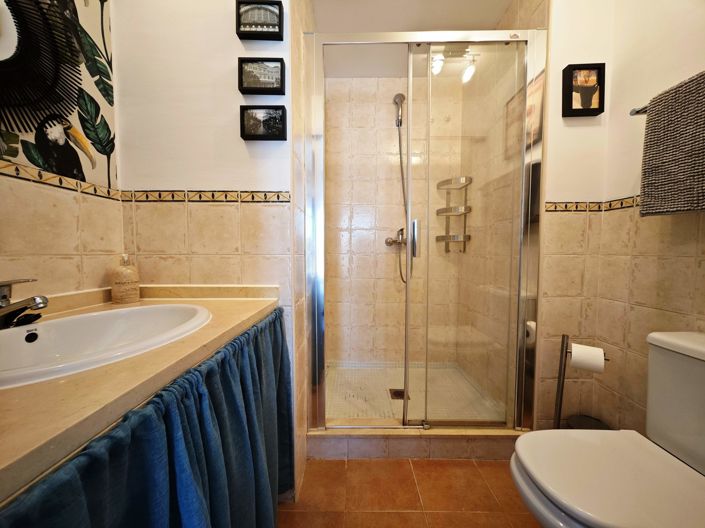 Image No.15-2 Bed Property for sale