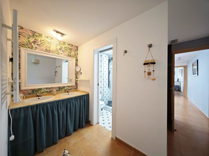Image No.16-2 Bed Property for sale