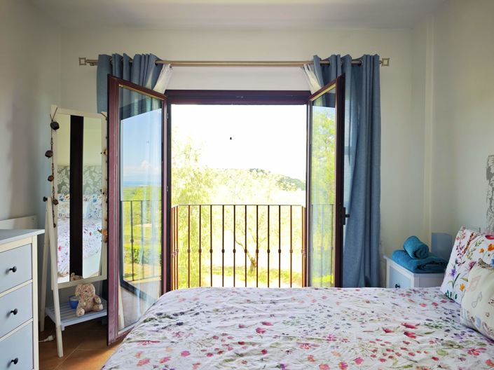 Image No.17-2 Bed Property for sale