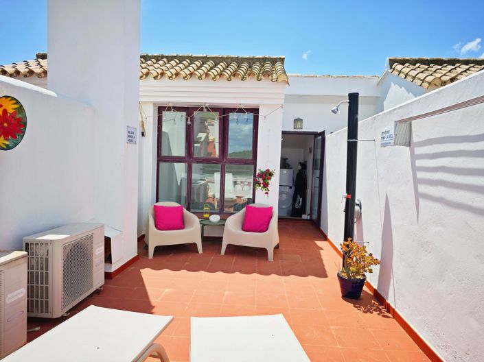 Image No.25-2 Bed Property for sale