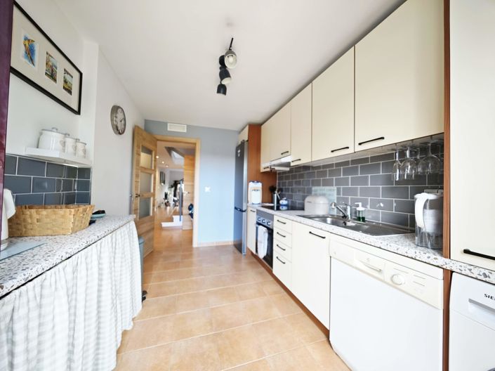 Image No.3-2 Bed Property for sale