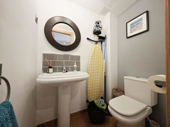 Image No.4-2 Bed Property for sale