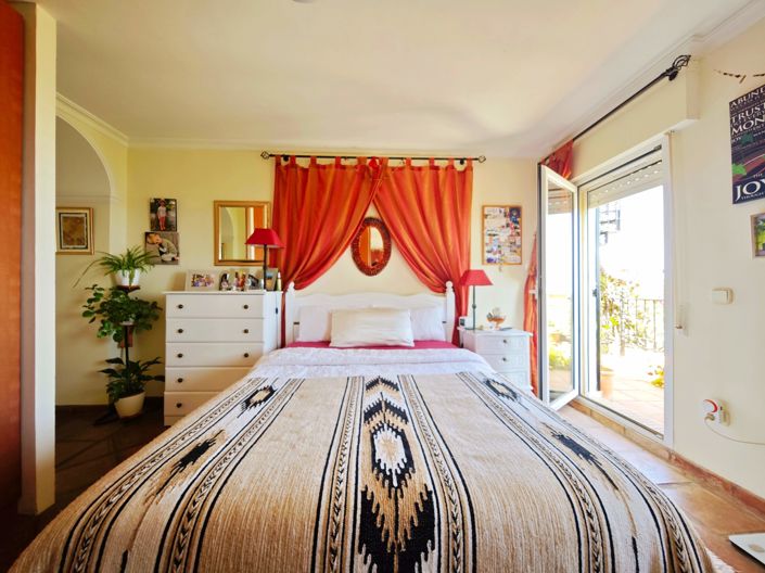 Image No.14-4 Bed House for sale