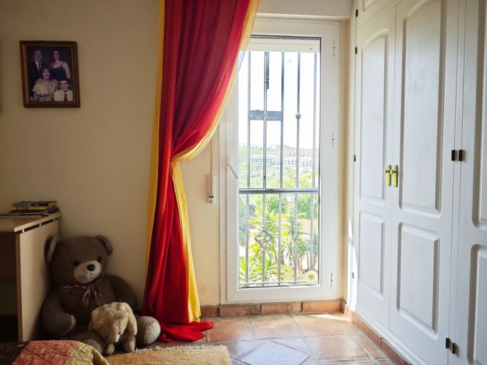 Image No.21-4 Bed House for sale