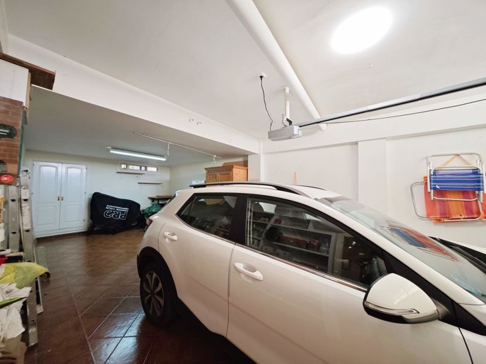 Image No.41-4 Bed House for sale