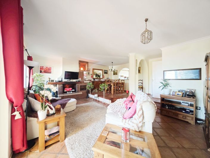 Image No.8-4 Bed House for sale