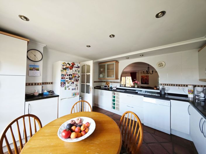 Image No.9-4 Bed House for sale