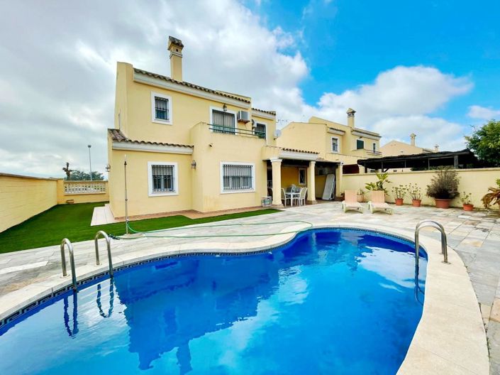 Image No.2-4 Bed Villa for sale