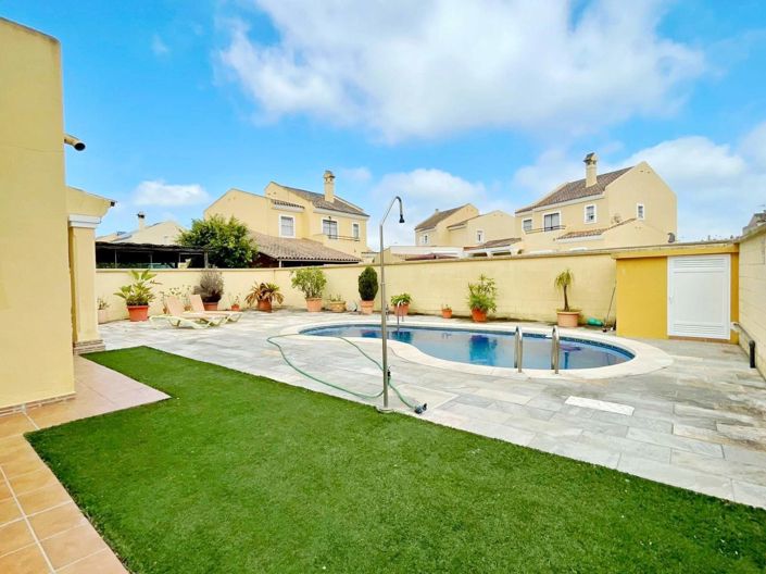 Image No.3-4 Bed Villa for sale