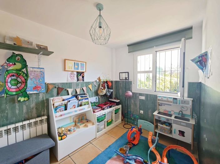 Image No.12-4 Bed Semi-Detached for sale