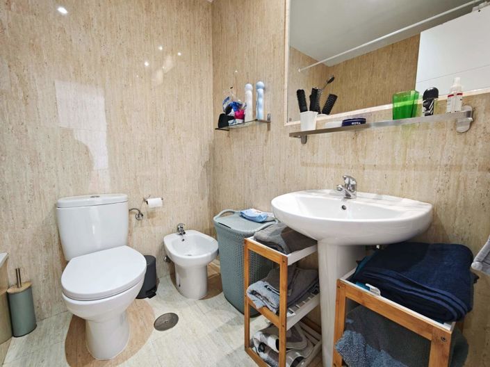 Image No.27-4 Bed Semi-Detached for sale