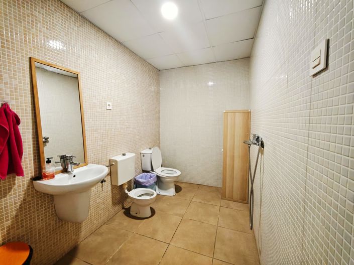 Image No.10-6 Bed Commercial for sale
