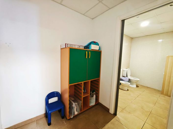 Image No.11-6 Bed Commercial for sale