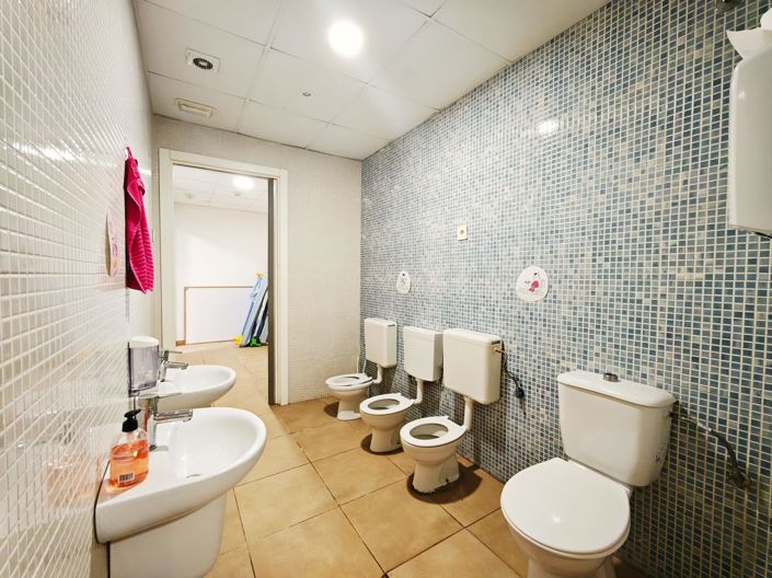 Image No.18-6 Bed Commercial for sale