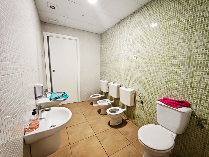 Image No.28-6 Bed Commercial for sale