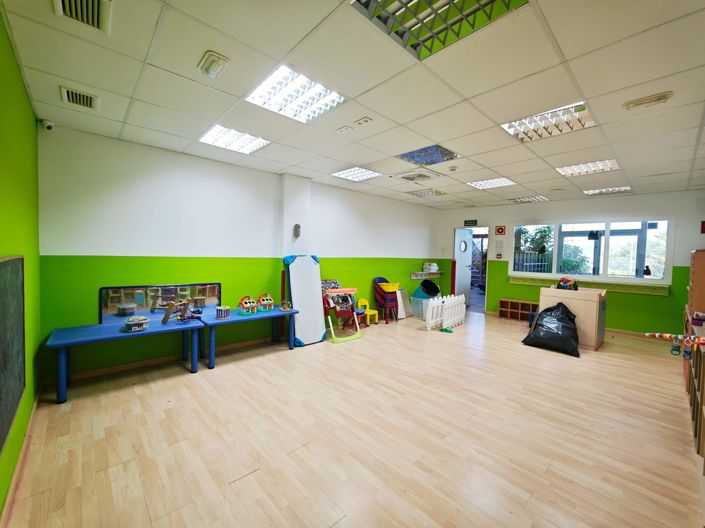 Image No.31-6 Bed Commercial for sale