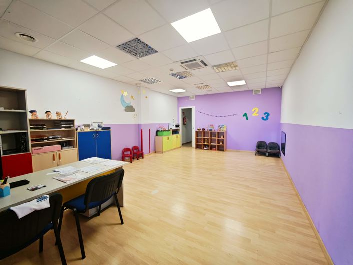 Image No.8-6 Bed Commercial for sale