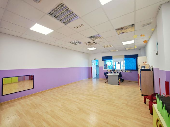 Image No.9-6 Bed Commercial for sale