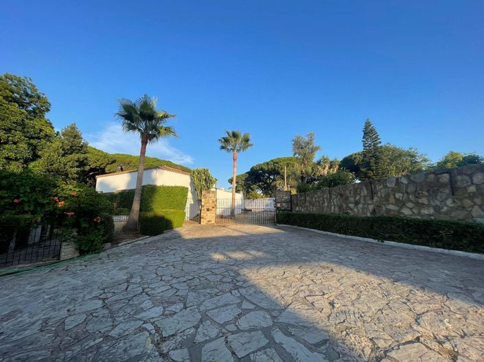 Image No.2-8 Bed Villa for sale