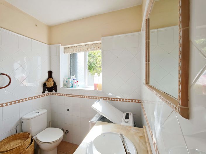 Image No.28-8 Bed Villa for sale
