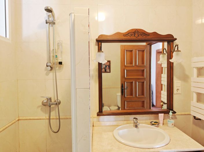 Image No.38-8 Bed Villa for sale