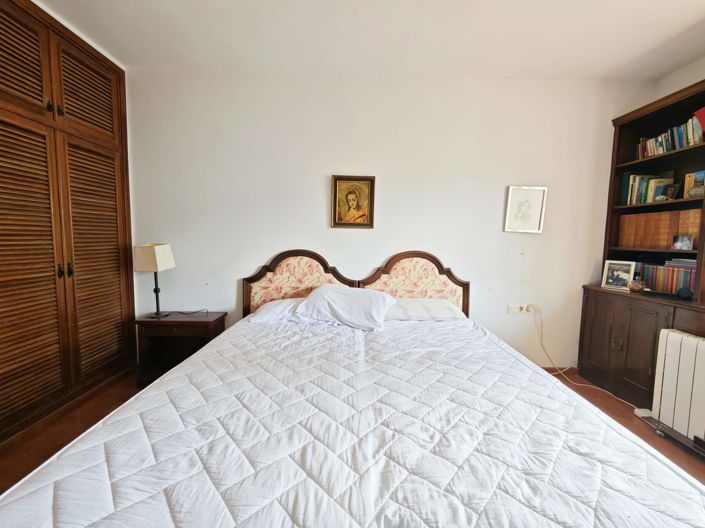 Image No.40-8 Bed Villa for sale