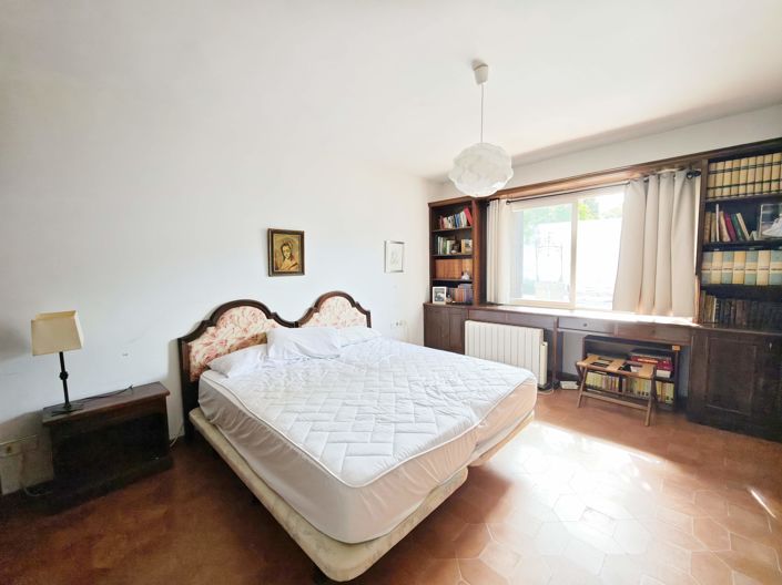 Image No.41-8 Bed Villa for sale