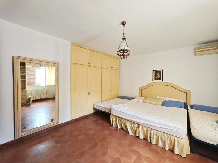 Image No.42-8 Bed Villa for sale