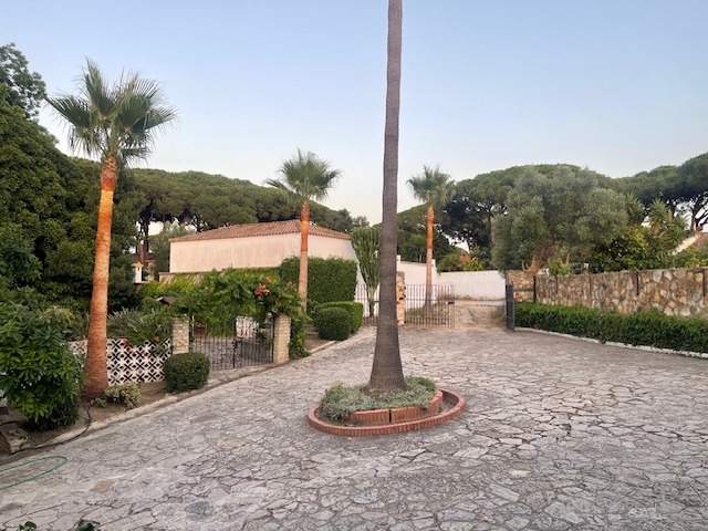 Image No.8-8 Bed Villa for sale