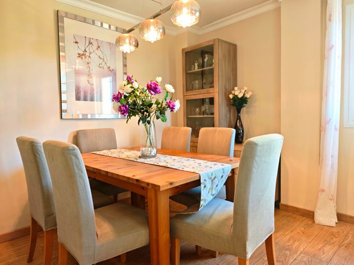 Image No.28-4 Bed Semi-Detached for sale