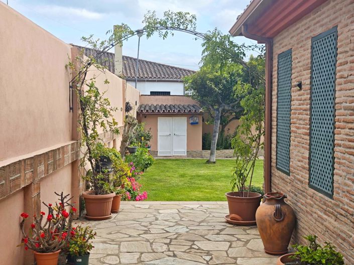 Image No.3-7 Bed Villa for sale
