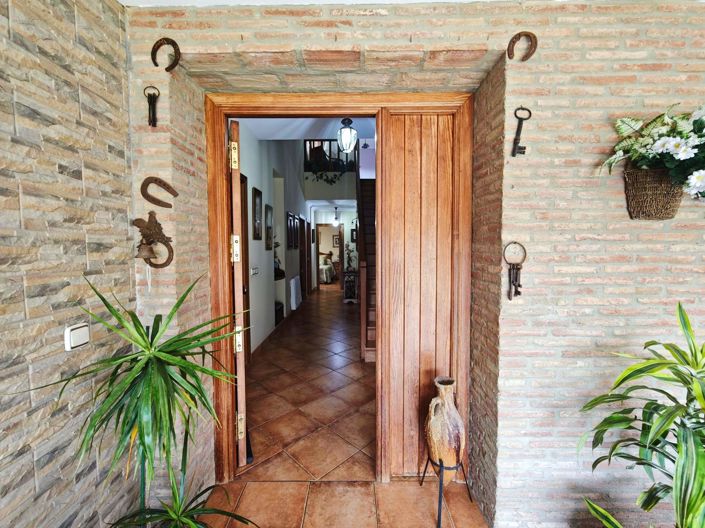 Image No.5-7 Bed Villa for sale