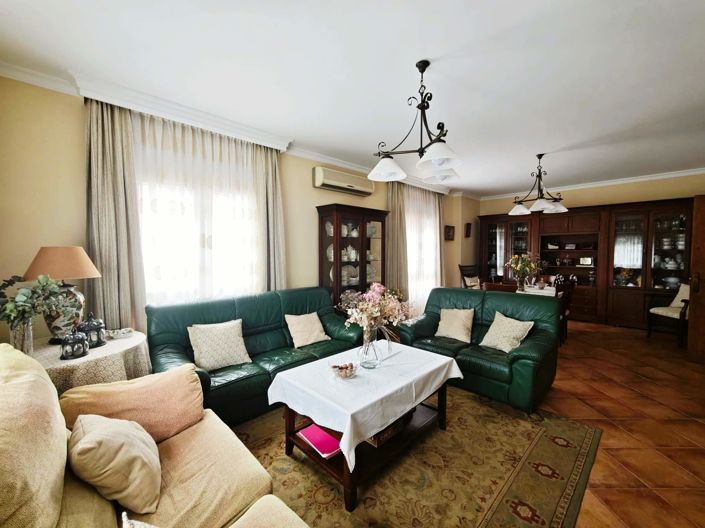 Image No.8-7 Bed Villa for sale