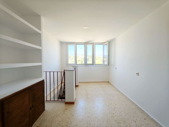 Image No.10-2 Bed Townhouse for sale