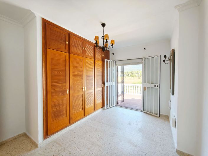 Image No.15-2 Bed Townhouse for sale