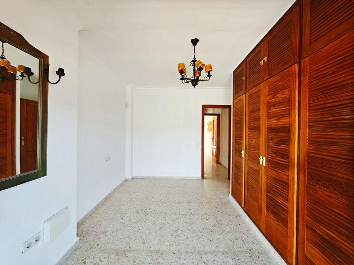 Image No.16-2 Bed Townhouse for sale