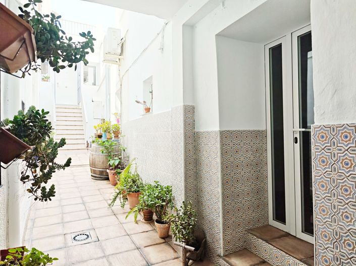 Image No.2-2 Bed House for sale