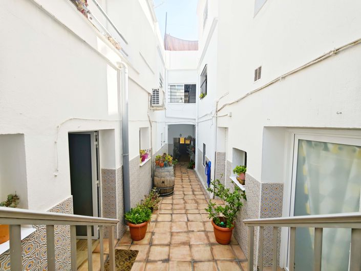 Image No.35-2 Bed House for sale